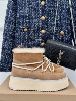 厂价 Inuikii 24Ss秋冬新品雪地靴 行走的冬日小暖炉 太舒服了 跟大热的美拉德风适配度很高 又可爱又保暖暖 只想旱在脚上 跟以往的雪地靴完全不是一个级