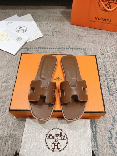 Hms 顶级版本 经典h拖鞋人手必备的基础款真正的手工鞋，精致纯手工打造，夏天的百搭神器！ %购入正品1：1定制，楦型、原模具、皮料，都专为这款而定制的。Ps:
