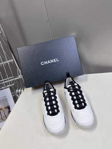 CHANEL香奈儿经典运动鞋超级网红系！超多网红上脚，专柜超火香奈儿的世界一直是女生梦寐以求的，简约的隔板设计 超级演绎多重质感效果，最抢眼LOGO双C也是超爱