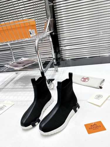 顶级版本 Hermes 22 Fe New Arrival~新款 Bouncing 情侣针织运动鞋 爱马仕最舒服的鞋，没有之1，上脚特轻又巨好看，逛街暴走都不会