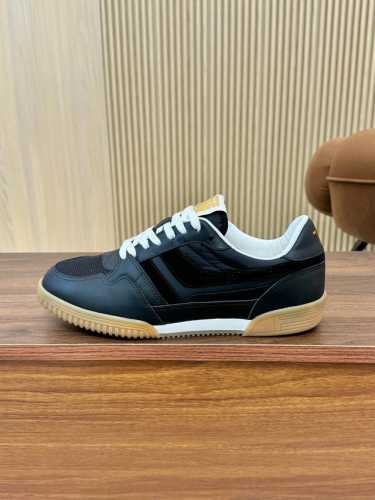 出厂价 汤姆 TOM FORD 美国时尚轻奢2025爆款款size：39-45TOM FORD来自欧美品牌，贸易原单，国内罕见，不易撞款 春夏穿到秋冬，跨越温差