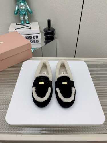 出厂 高版本 Miumiu 缪缪24Ss秋冬新款硬币纯羊毛乐福豆豆鞋 走秀新款 复古时尚简约高级 随意搭配 上脚非常舒适 鞋面采用金币和压花徽标logo彰显别具