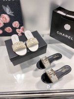 出厂： Chanel 香奈儿 2025顶级专柜 初夏新款 官网上新 独家首发 香奈儿Chanel25Ss 顶奢C扣珍珠拖 Chaenl珍珠拖 Chanel美鞋