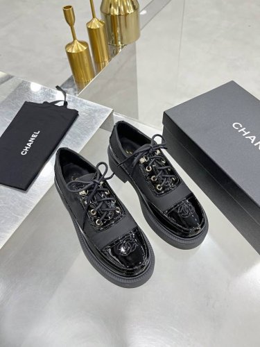 工厂价:380 chanel香奈儿2021秋冬B新款单鞋厚底乐福鞋 鞋面原版定制 牛油皱/罗稠布/香奈儿经典皱布/漆皮拼接 垫脚羊皮内里 原版开模珍珠 五金Lo
