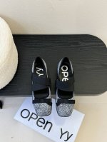 韩国小众设计师品牌OPEN YY春夏走秀款芭蕾舞鞋 第一眼看到这个鞋子就爱上了，带点复古味随意搭配都好看！各大网红博主都在穿它，整个鞋子非常柔软，好穿不磨脚鞋面
