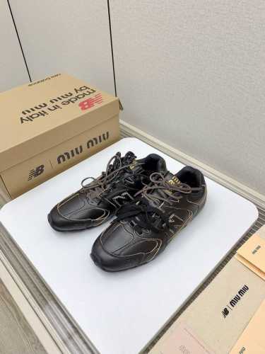 出厂磨砂皮 皮面 高版本 Miumiu X New Balance 联名款nb运动鞋 Miu Miu 缪缪大秀上爆出的这双与new Balance 新百伦联名款