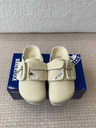 p330Birkenstock 25Ss 新款 勃肯 包头拖 这两个品牌刚出联名我就心动了 代购找很久才买到货，真的一鞋难求，真的超级好看，姐妹们给我冲 面料：