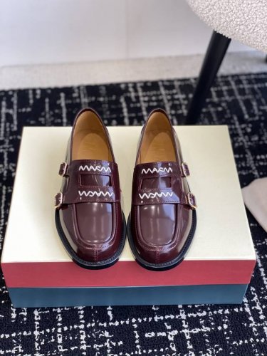 代购级 MARNI 25ss 春夏新款 矮跟乐福鞋 乐福鞋是鞋业界的天花板，永不过时的一个代名词、想好的心情一定要有一双舒服的鞋子选材柔软透气、款式洋气大方、乐