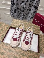出厂 Gucci 25S最新款厚底帆布鞋，春夏季最热门 经典升级更耐看，上脚舒适 面料：牛仔帆布面 内里：透气布内里，中间层贴Pu皮 里外布面都不会皱 大底：原