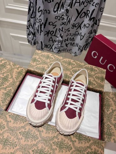 出厂 Gucci 25S最新款厚底帆布鞋，春夏季最热门 经典升级更耐看，上脚舒适 面料：牛仔帆布面 内里：透气布内里，中间层贴Pu皮 里外布面都不会皱 大底：原