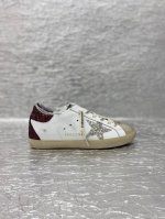 golden Goose /顶级版小脏鞋 购买专柜最新原版拆解，1:1复刻打造 老工匠纯手工制作，独特磨破做旧风格，就连鞋底也是不羁的脏，明星红人博主私搭最爱