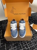 代购级 Louis Vuitton 驴家的爆款！Trainer板鞋，每个人都必须入的款，绝不后悔！ 超级百搭高级！什么衣服都好搭。最主要是超耐看的。 顶级代工厂