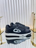 Dior联名OBLIQUE迪奥B57系列 情侣款 休闲运动鞋 CD 滑板鞋原版购入开发 做货 这款 B57 中帮运动鞋是二零二四春季男装系列新品，重新诠释篮球鞋