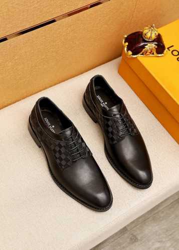 商品商标：Louis Vuitton 路易威登 啇务皮鞋正码码数: 38-44 45订制商品材料：精选 进口头层小牛皮压花鞋面，进口头层牛皮内里 强烈立体视觉效