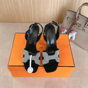独家狠货出厂价700Hermes Ella 105凉鞋系列 ———————————时尚又百搭 超级舒服 每个细节都做到极致 原版定制麂皮/内里混种羊皮/原版开模