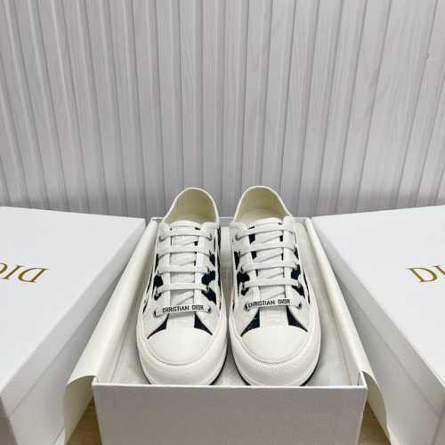 出厂 ，现货高品质 Dior 迪奥 平底运动鞋采用全刺绣标志性图案市场顶级品质国外专柜爆款非市场普通仿版面料采用意大利进口布料刺绣鞋面，原版模具注胶logo磨砂