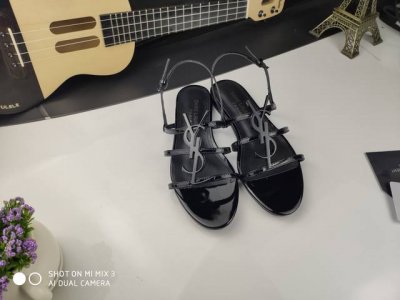 真皮底 ，拖鞋款，凉鞋款统一价 Saint Laurent 圣罗兰、一字带凉鞋早春专柜同步最新款、YSL、Logo字母扣装饰经典上乘美艳力作 专柜最火春夏系列