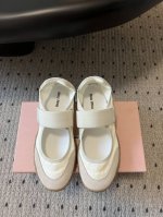 代购级310 miumi* 缪缪 25Ss 春夏新款 阿甘鞋休闲运动鞋 玛丽珍魔术贴运动鞋 太好看啦！大爆款再次来袭，魔术贴的设计真的是可可爱爱！Miumiu最