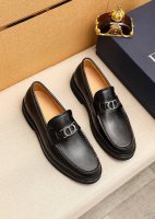 商品商标：Dior 迪奥 休闲皮鞋正码码数: 39-44 38.45订做 商品材料：精选 意大利进口头层小牛皮鞋面+经典五金扣，进口水染牛皮内里。强烈立体视觉效