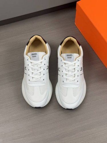 hermes 爱马仕 -高端品质 原单 -鞋面：摔纹小牛皮、品牌帆布布匹、鞋身车缝′H′图腾 -内里：水染牛皮 -大底：超轻tpu发泡 橡胶；双色成型大底 -超
