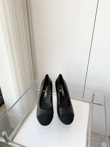 小香2025春季新品 ～～～小香高跟凉鞋！同原版1：1复制！非市场普通版本。 面料：牛皮 内里：羊皮 跟高：8.5Cm 码数：35-39 40定做不退换 编号6