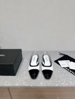 Chanel 24Ss 香奈儿玛丽珍 后空凉鞋 早秋系列火爆上新 这一季香家小爆款！ 真的一眼爱了，经典拼色完美搭配！ 真的超级有个性，是这款鞋子最大的亮点，醒