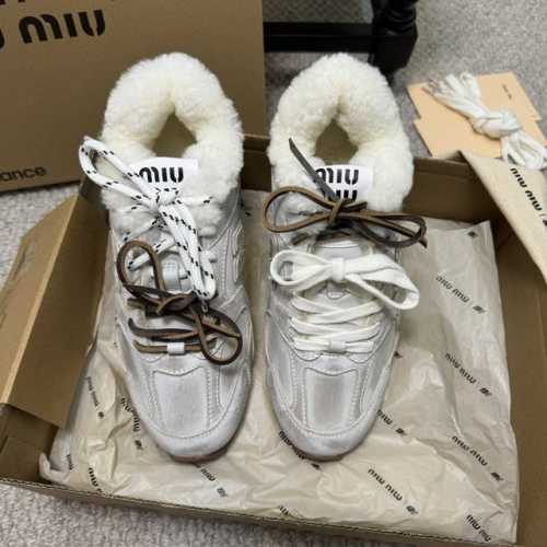 代购级 单鞋牛筋面 擦色皮20 24Ss 秋冬 Miumi*U X New Balanc*E联名走秀款 羊毛 超级无敌大热门无论你如何穿搭请都不要放过这一双53