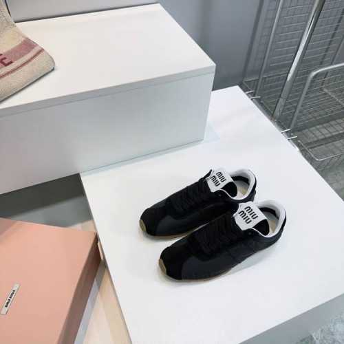高品质出厂 ！顶级品质Miumiu 缪缪 25春夏新款系带阿甘鞋休闲运动鞋！ Miu家最新爆款 前卫大胆的设计，风格融于此款厚底帆布运动鞋的简约线条， 鞋舍Lo