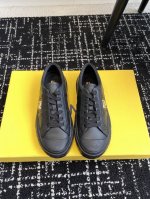 代购级女 男 Fendi Ss25 情侣款小板鞋 超显秀气的单品，小牛皮材质 鞋面ff五金很精致，提升质感 Size：#男女码35-44