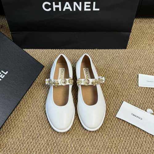 Size 35-40 41定做不退换 Chan*L 2024 A高级手工坊鞋履系列 软软的混种绵羊皮 太有质感啦 超舒适平底鞋 玛丽珍鞋个性金属扣装饰 是蜈蚣精
