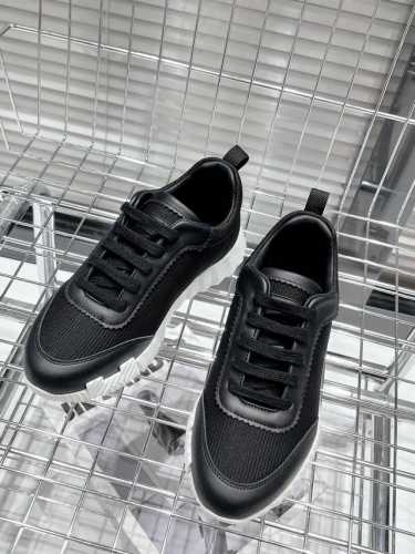 顶级版本 Hermes 22 Fe New Arrival~新款 Bouncing 情侣运动鞋 爱马仕最舒服的鞋，没有之1，上脚特轻又巨好看，逛街暴走都不会累