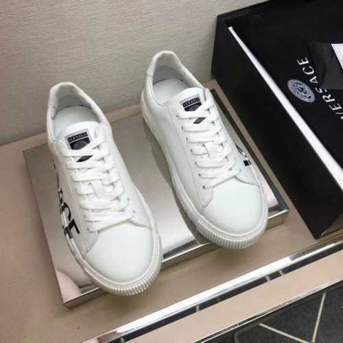 新款VERSACE 时尚休闲款，38-44纯正高品质可1：1比较！面料：原版小牛皮！内里：羊皮网里！全套包手工工艺款！质感、舒适度又提升一级别！独家私模橡胶防滑