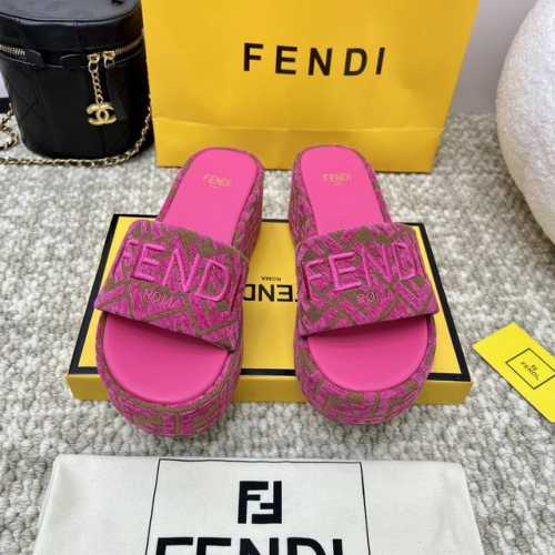 出厂310 Fendi 芬迪毛拖走秀主推系列，新品上线，芬具桌脚设计灵感改创于今年秀场的主推系列鞋履 当季新品凉拖鞋，众所周知，鞋子永远设计为高级感满满的，高端
