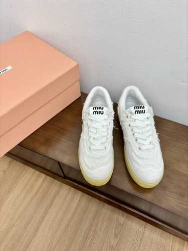 Miumiu 缪缪ss24 New Arrival～最新款｜德训运动鞋 设计像一堆破布头子，缝缝补补又三年的感觉 纯手工制作流苏 这是一款复古做旧流苏帆布鞋，超