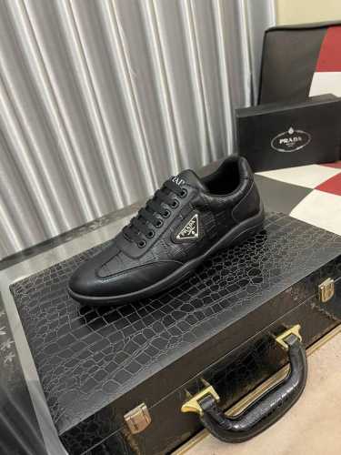 出厂价： Prada 普拉达 原版新款休闲鞋；进口原版牛皮 最细腻柔软的牛皮，质量最高，光泽 手感 皮面等指标一流 牛皮内里；原版开模大底 轻便柔软 贴合脚掌