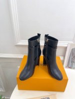 Lv 路易威登 24 秋冬新品 顶级版本 专柜主打最新款silhouette梅花跟及裸靴系列 硬货上新 代购级别！高级感十足！国内外博主刷爆的一款，复古又时髦