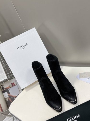 Celine专柜最新时装靴、走秀款时尚博主同款 早秋力推单品！复古欧美风格 炸街必备单品 凯旋门logo点缀 非常高端有气质 四季可穿的短靴、鞋面：采用原版定制