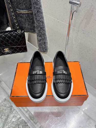 代购级 情侣款 男10 Hermes 爱马仕 H家 Game Kelly扣厚底乐福鞋 小牛皮乐福鞋风格免系带休闲运动鞋，搭配功能性镀钯Kelly鞋扣。 原版定制
