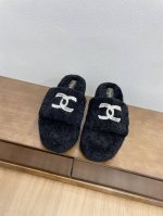 顶级版本 秋冬新款厚底双c钻扣毛毛拖 小红书同步最新配色小香家爆款火热上线，做工升级版，高品质！时尚潮流最新款毛毛拖，上脚超百搭暖底，女主们的最爱 大底:橡胶大
