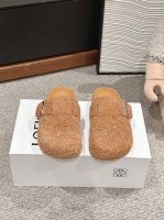 顶级品质 Loewe ss25 new arrival～罗意威2025春夏新品｜勃肯半拖可爱有趣的圆形鞋头搭配大方扣饰，整体设计简约大方个性，时髦精夏日穿搭必备