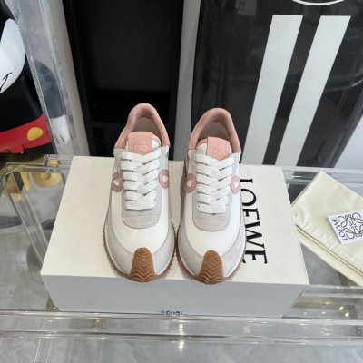新色 超级火爆 情侣款 LOEWE 罗意威 早春最新内增高拼色德训鞋 阿甘鞋 小白鞋 超级好看 超级百搭 超级舒服 拼色拼接鞋面 非常高级隐藏式内增高5cm！脚