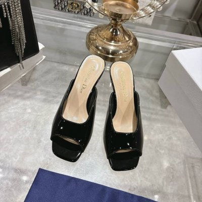 出厂330Dior 迪奥 2024春夏走秀新款Tribales高跟鱼嘴露趾女鞋 Cd明星同款带珍珠跟字母Logo五金扣凉拖鞋 市面顶级高端版本 材质:原版定制漆