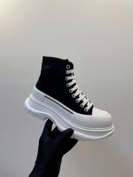 高端版本 Alexander Mcqueen 亚力山大麦昆 一如既往独家开模式材质，爱不释手，正确版型，上脚绝对精彩，舒适度超级赞 经典＆时尚＆百搭＆大气＆优雅