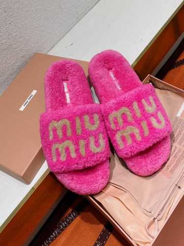 Miu Miu 缪缪 24Ss新款刺绣羊毛拖鞋 欧洲进口a级羊毛 与原版一致满鞋全部采用纯羊毛 鞋面和垫脚logo采用混种羊皮 大底与原版一样的tpu材质底片耐