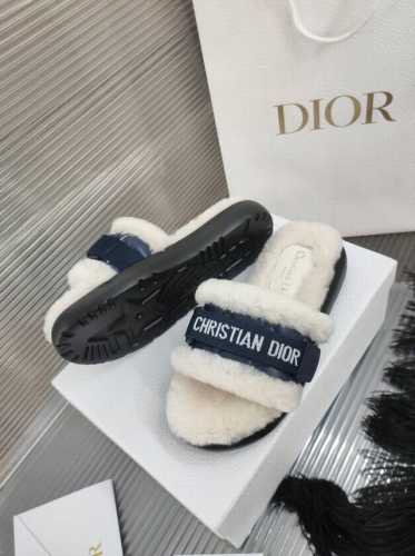 迪奥 Dior 2024春夏走秀新款 Iviera Evolution魔术贴织带厚底休闲羊羔毛女鞋 Cd立体刺绣字母logo藤格纹露趾居家面包拖鞋 明星同款拼色