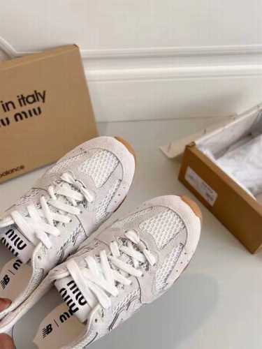 出厂价 顶级品质 Miumiu X New Balance 联名款nb运动鞋女码 Miu Miu 缪缪大秀上爆出的这双与new Balance 新百伦联名款运动