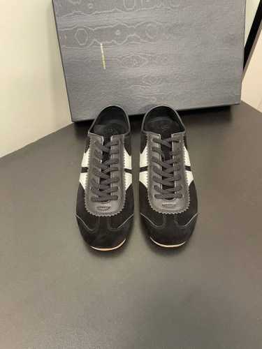 男款40Dries Van Noten Dvn 马拉松复古德训鞋dries Van Noten 2024春夏系列 设计师通过改造扭曲和颠覆经典元素 打造出实用而
