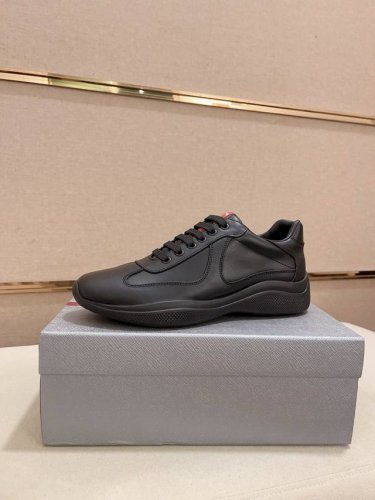 工厂价 高版本 新款prada 普拉达 高帮专柜同步上市， 新款男鞋、面料精选发防水科技布 头层牛皮内里 原版开模防滑橡胶大底，精美线条、简约大气，上脚舒服上挡