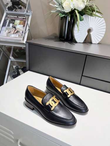 岀厂 Tod S T家 经典麻花铜扣乐福鞋 本款乐福鞋精致高级百搭，呈现微做旧质感，配上品牌金属链条装饰，人类高质量女性单品♀鞋面甄选进口粒面小牛皮，内里水染小