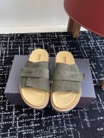代购级 Zegna 杰尼亚 Xxx系列 一字 厚底 老钱风 凉拖鞋 原版购入开发 做货 这款Zegna老钱慵懒气质拿捏，男士夏季必备单品， 这款拖鞋选用柔软小牛